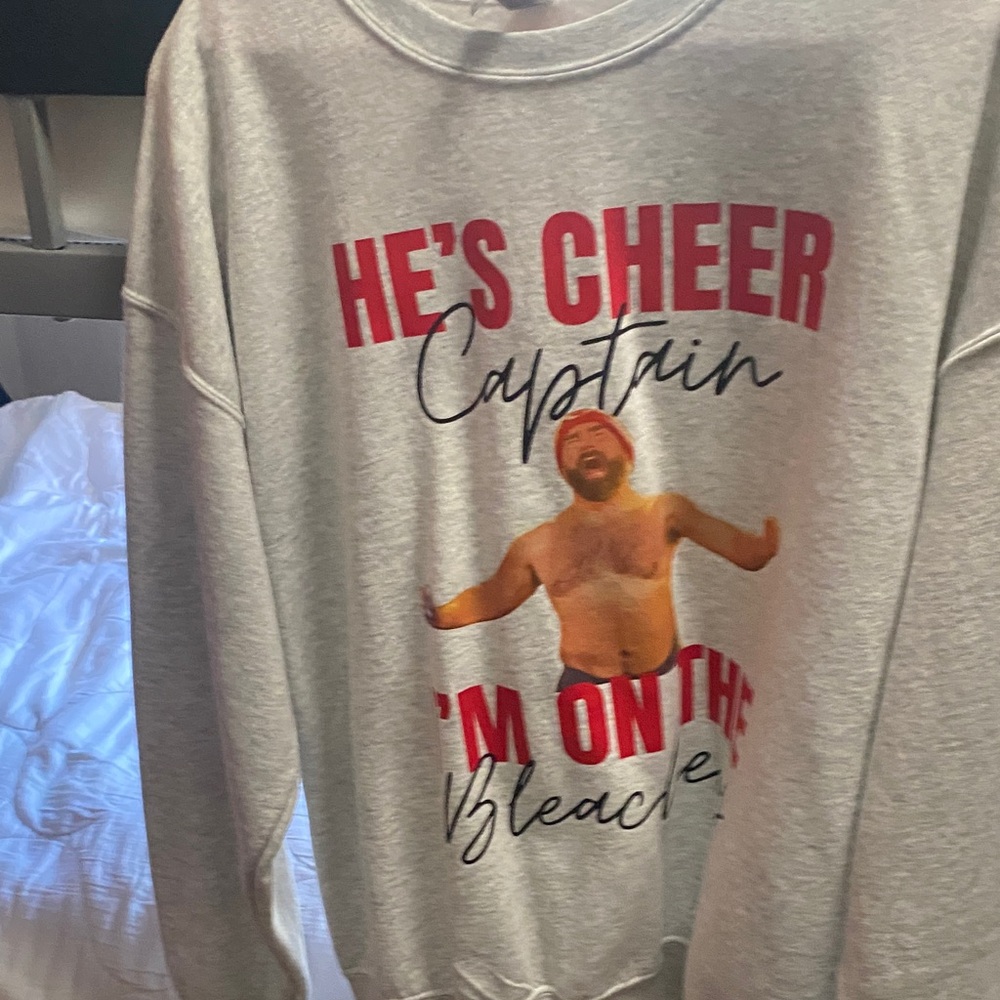 Gildan Gray Graphic Sweatshirt